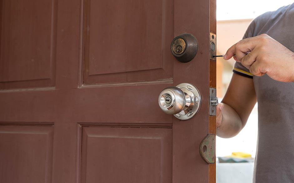 comment ouvrir une porte de chambre sans clé Parmain