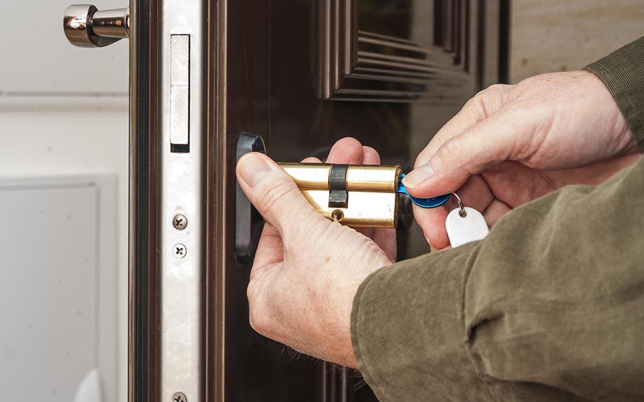 comment ouvrir une serrure de porte Mallemort
