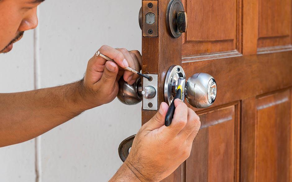 ouvrire une porte sans clé Morangis